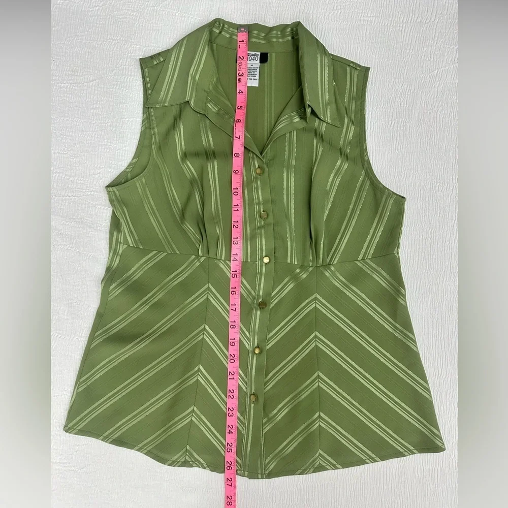 Studio 1940 beautiful green with gold metallic detail fitted sleeveless blouse​